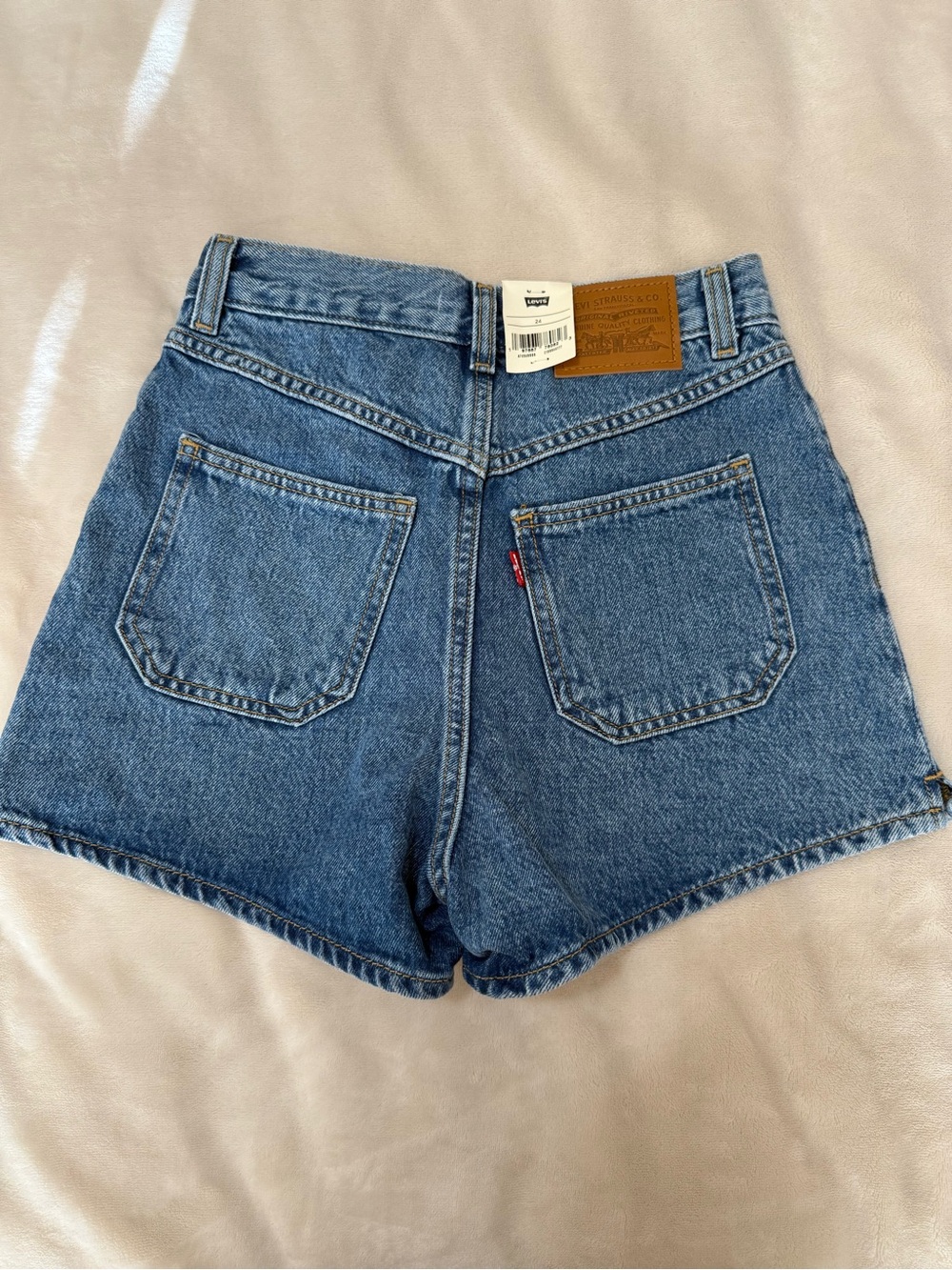 Levi’s 80s Mom Shorts